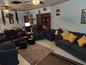 Una Smart TV, videojuegos, libros