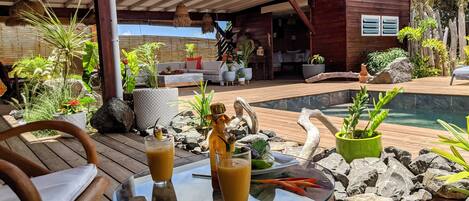 المنطقة المحيطة بالمنشأة