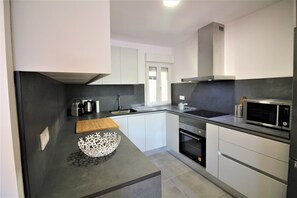 Køleskab, mikrobølgeovn, ovn, opvaskemaskine