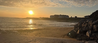 3-Bed House Sleeps 6 with Patio