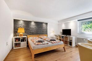 1 slaapkamer, een strijkplank/strijkijzer, gratis wifi, beddengoed