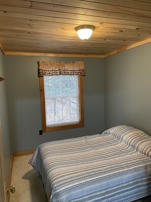 3 bedrooms, free WiFi, bed sheets, wheelchair access