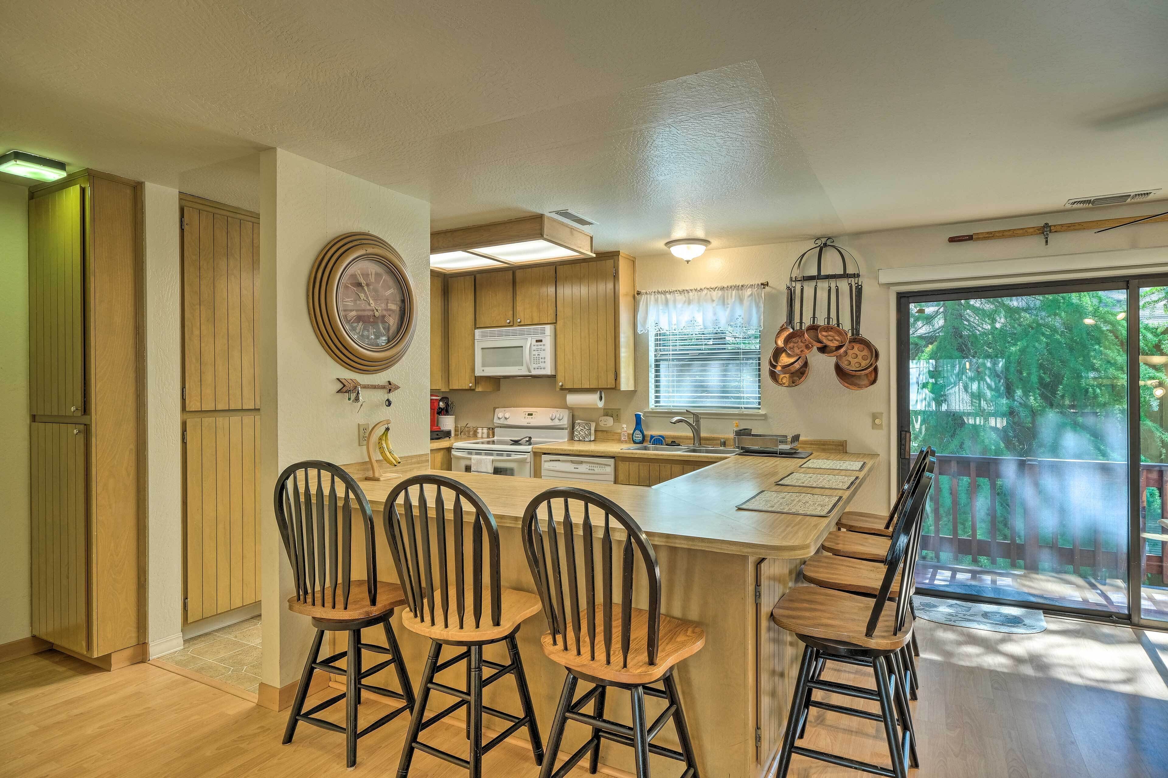 Fridge, microwave, stovetop, dishwasher
