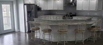 Downtown Tell City Upstairs Rental 2 Bed 2 Bath Wifi 30 minutes to Holiday World