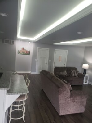 Interior - Downtown Tell City Upstairs Rental 2 Bed 2 Bath Wifi 30 minutes to Holiday World (Tell City)