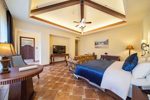 Suite, 1 King Bed, Non Smoking | Desk, free WiFi, bed sheets - Howard Johnson by Wyndham Yaan Forest Resort (Ya'an)