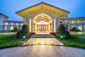 Exterior - Howard Johnson by Wyndham Yaan Forest Resort (Ya'an)