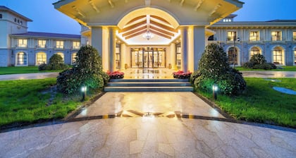 Howard Johnson by Wyndham Yaan Forest Resort