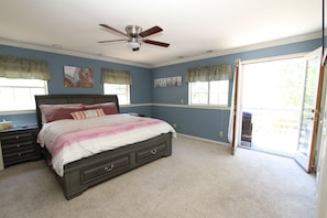 4 bedrooms, desk, iron/ironing board, travel cot