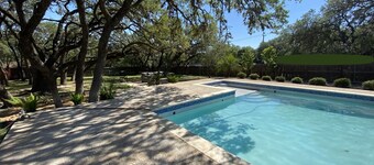 5bd. Private Swimming Pool  Safe Great location