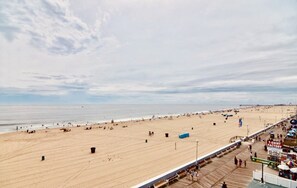 On the beach - Oceanfront Condo on the Ocean City Boardwalk!  Huge! (Ocean City)
