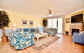 Smart TV, video games - Oceanfront Condo on the Ocean City Boardwalk! Huge! (Ocean City)