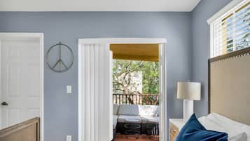 2 habitaciones, escritorio, tabla de planchar con plancha y wifi