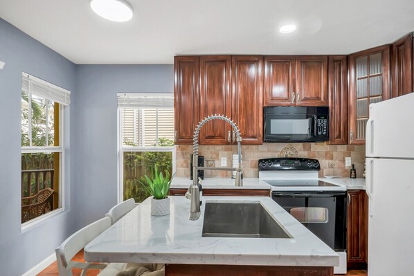 Fridge, microwave, oven, stovetop