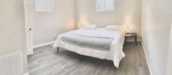 Blue Bungalow with King bed by the lake