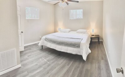 Blue Bungalow with King bed by the lake