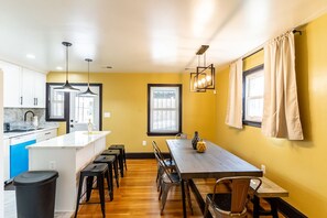 Dining - Spacious Charming DC Row House + Free parking-Sleeps 17 guests (Washington)