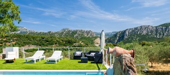 Country House by the Lake with Heated Private Pool, Lake & Mountain Views, Garden