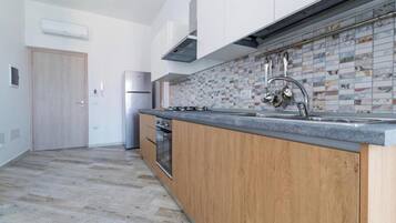 Kühlschrank, Ofen, Herdplatte, Geschirrspüler