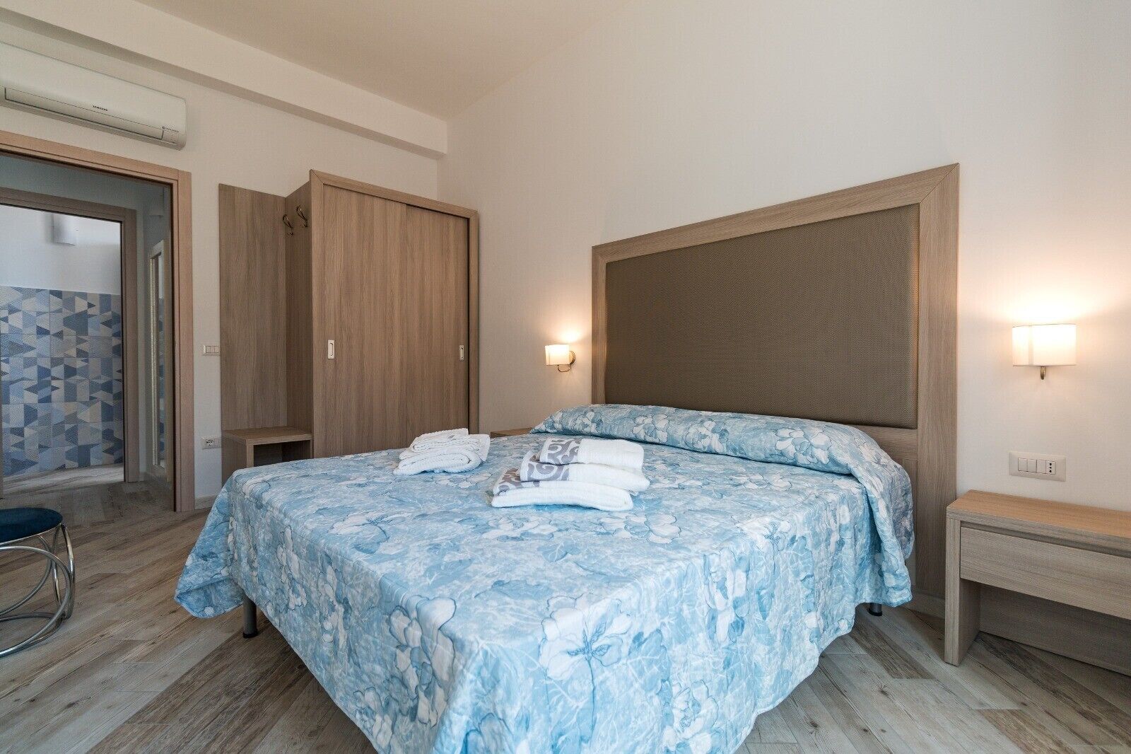 1 camera, Wi-Fi gratuito, lenzuola