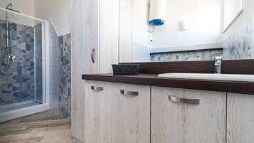 Doccia, asciugacapelli, asciugamani