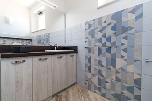 Dusche, Haartrockner, Handtücher