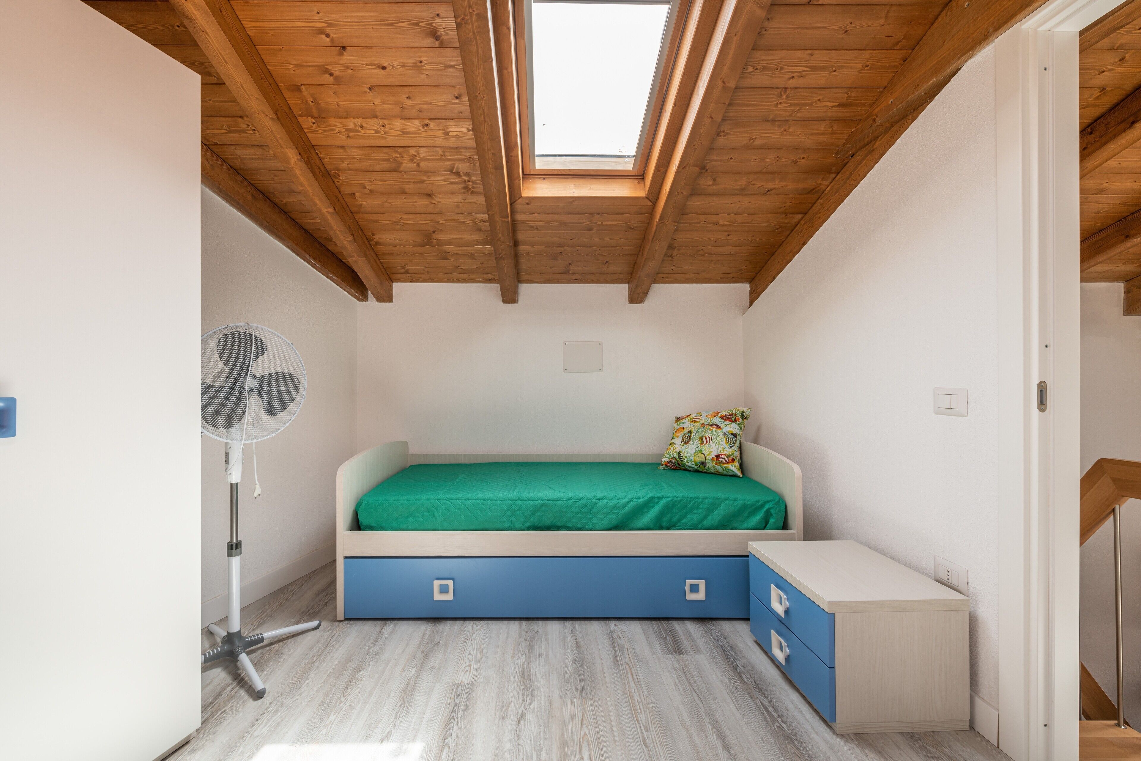 2 bedrooms, bed sheets