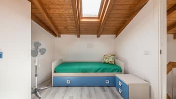 2 bedrooms, bed sheets