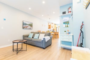 Smart TV, fireplace - Promotion ongoing! Private Access Townhouse One Gate to Banff (Harvie Heights)