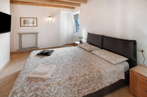 3 chambres, fer et planche à repasser, Wi-Fi gratuit, draps fournis