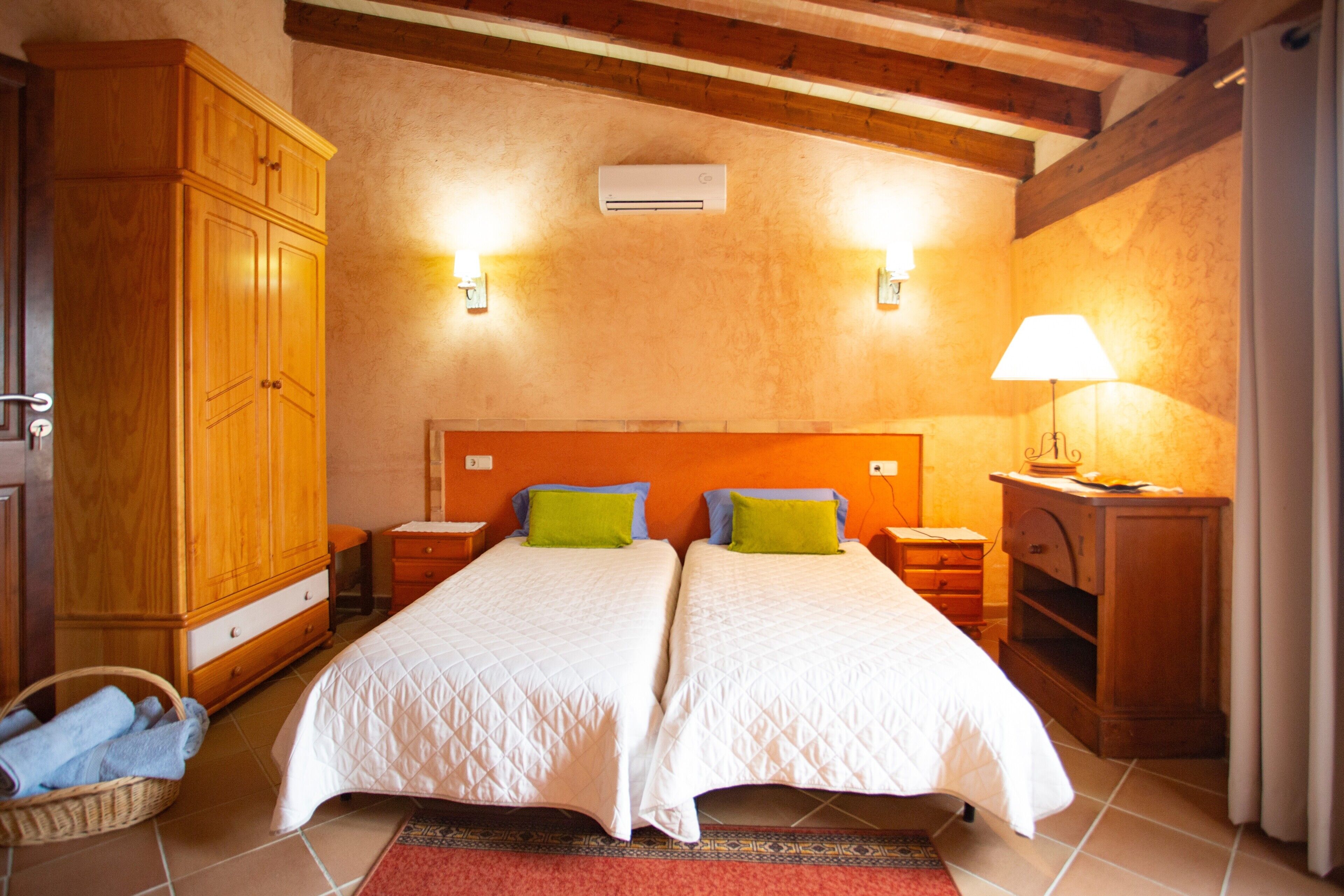 4 chambres, fer et planche à repasser, Wi-Fi gratuit, draps fournis