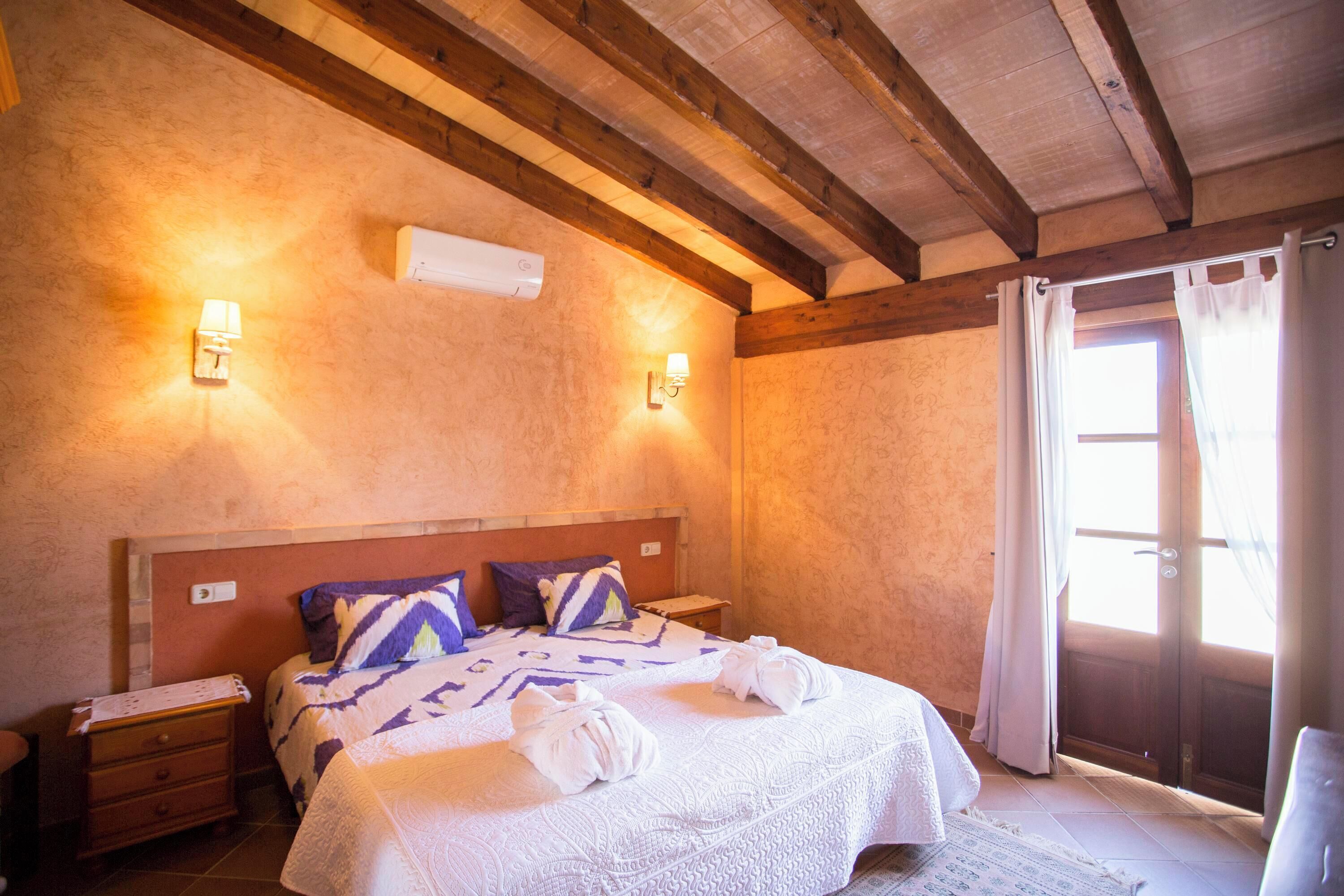 4 slaapkamers, een strijkplank/strijkijzer, gratis wifi, beddengoed