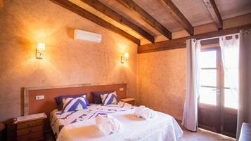 4 slaapkamers, een strijkplank/strijkijzer, gratis wifi, beddengoed