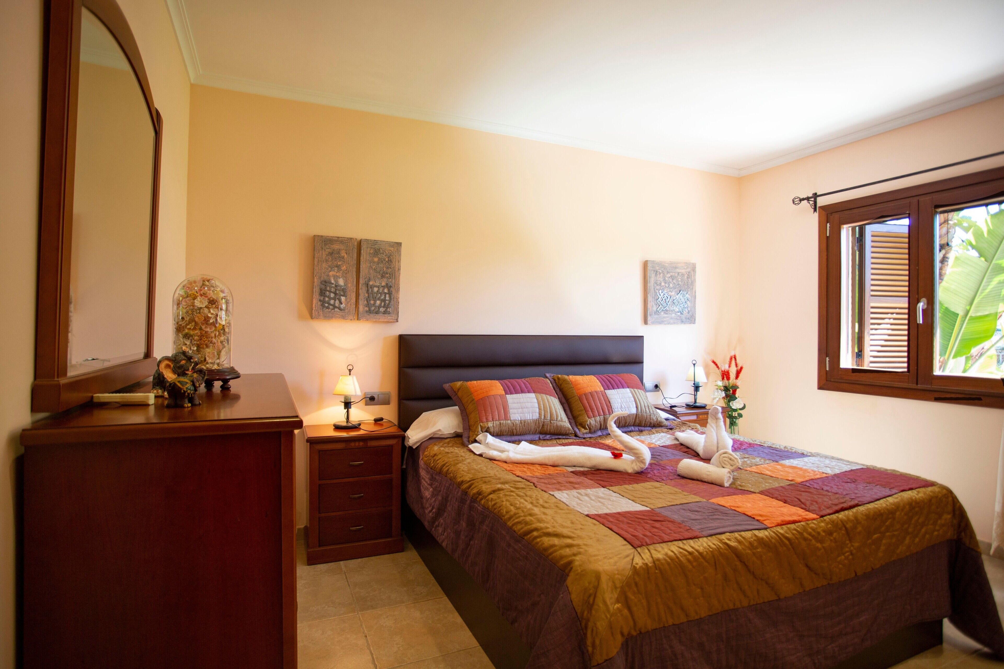 2 chambres, fer et planche à repasser, Wi-Fi gratuit, draps fournis