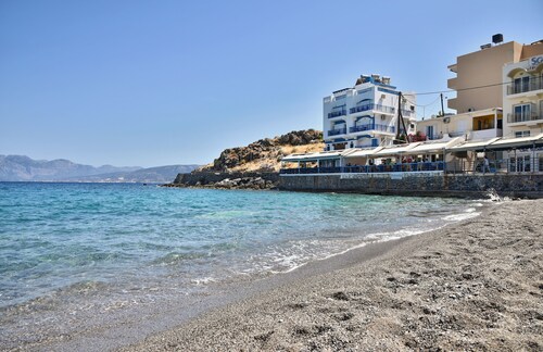 Medusa Residence 3 bdr Apartment - 100m from the beach