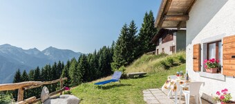 Apartamento "Baita Località Cap" con jardín y vistas a la montaña