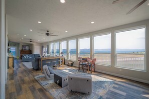 Smart TV, video games