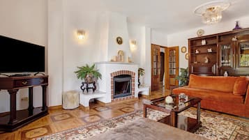TV, fireplace, table tennis, stereo