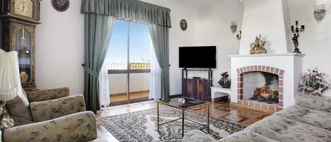 電視、壁爐、乒乓球設施、音響