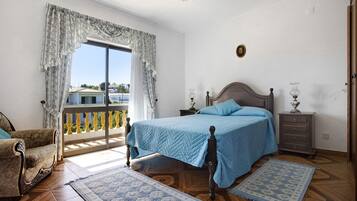 3 Schlafzimmer, BĂŒgeleisen/BĂŒgelbrett, kostenloses WLAN, BettwĂ€sche