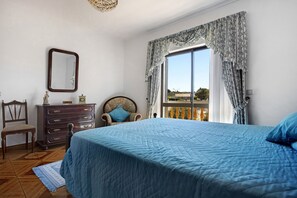 3 chambres, fer et planche à repasser, Wi-Fi gratuit, draps fournis