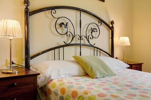 3 室のベッドルーム、アイロン / アイロン台、WiFi (無料)、ベッドシーツ