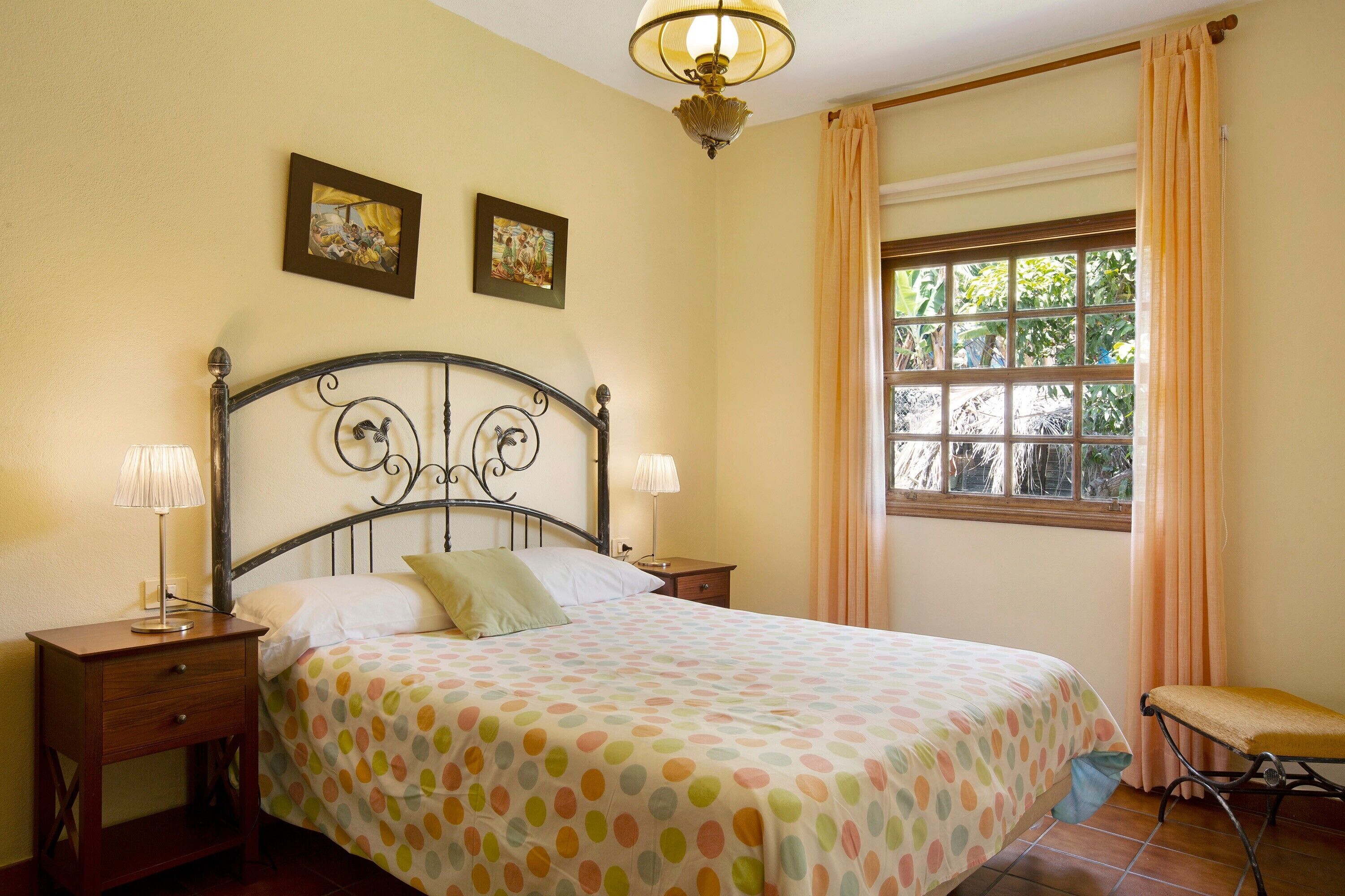 3 sovrum, strykjärn/strykbräda, gratis wi-fi och sängkläder