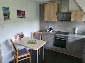 Refrigerador, microondas, horno y lavavajillas 