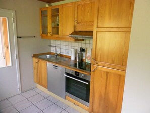 Fridge, microwave, oven, dishwasher - Ferienwohnung Wiesengrund (Glücksburg (Ostsee))
