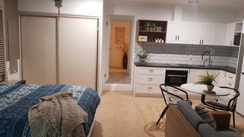 1 bedroom, desk, WiFi, bed sheets