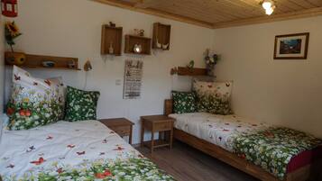 1 Schlafzimmer, Reisekinderbett, Bettwäsche