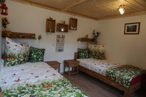 1 bedroom, travel cot, bed sheets