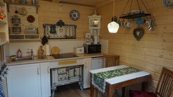 Kühlschrank, Mikrowelle, Hochstuhl