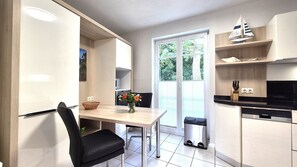 Unclassified image, 5 of 24, button